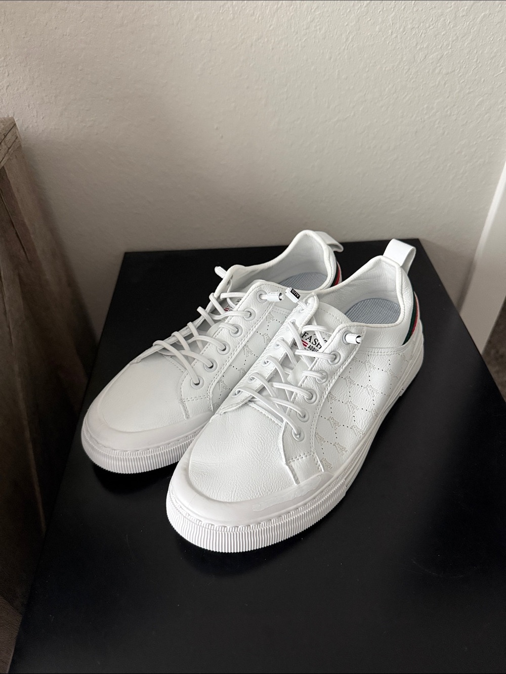 Men's White Low-Top Lace-Up Sneakers with Subtle Quilted Detail